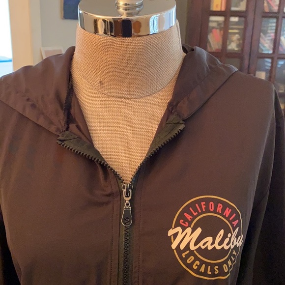 Brandy Melville Malibu logo great windbreaker jacket with hood. - Picture 4 of 10